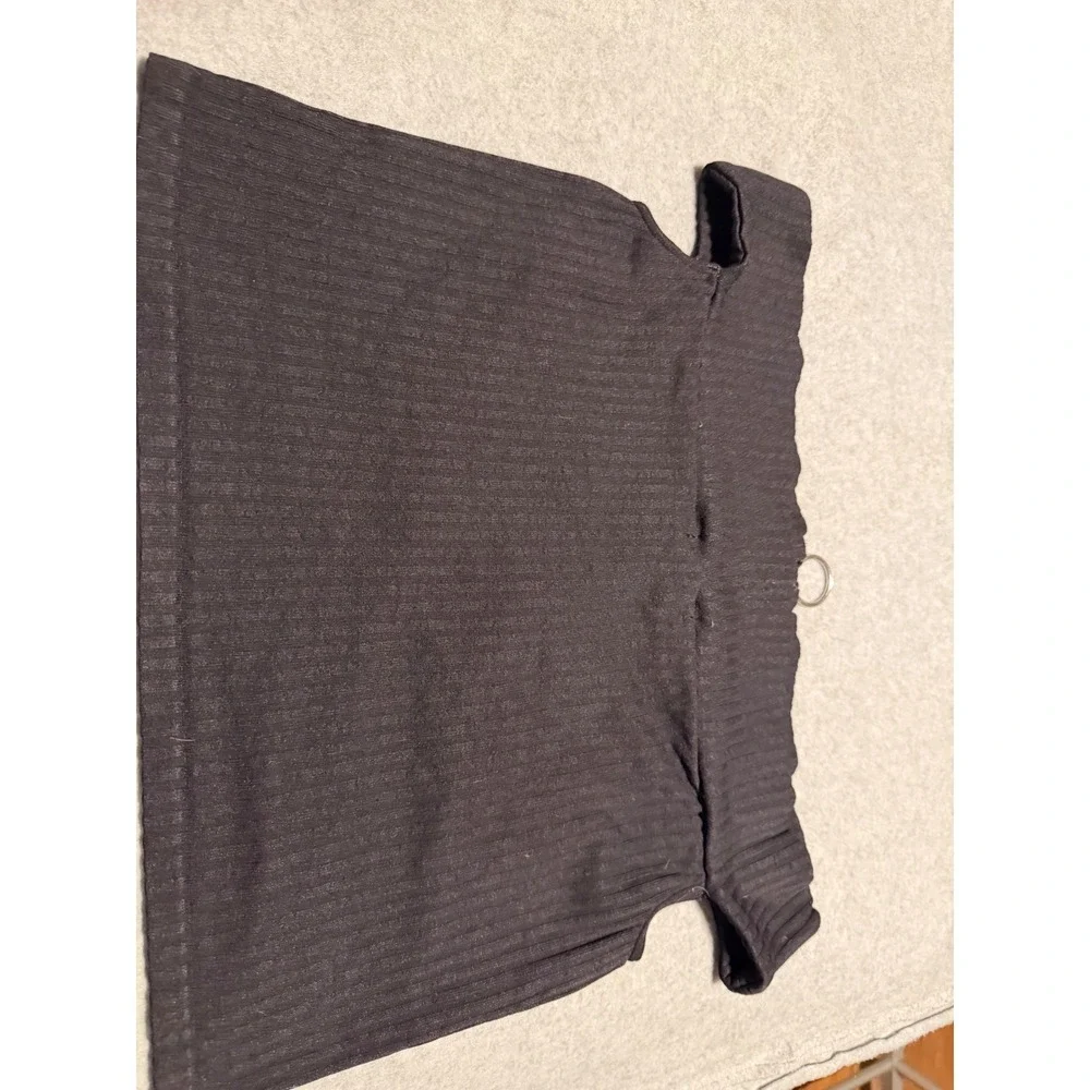 Kendall & Kylie Black Ribbed Off The Shoulder Ring Zip Crop Top Large